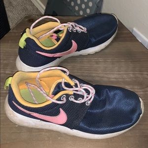 CUTE✨ Nike Roshes